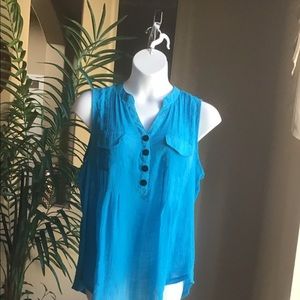 Women’s plus size 2X, 18-20 sleeveless top